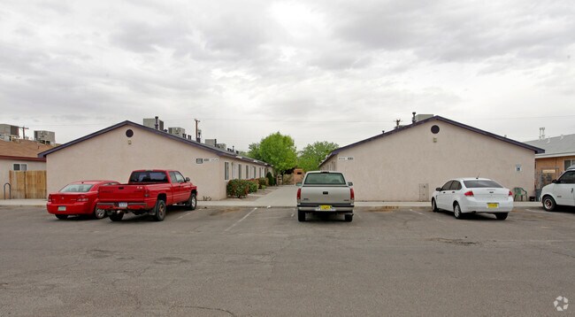 Building Photo - The Russwood Village