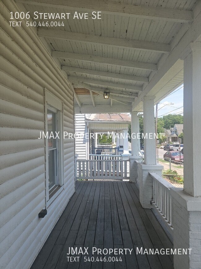Foto del edificio - 1006 Stewart Ave SE
