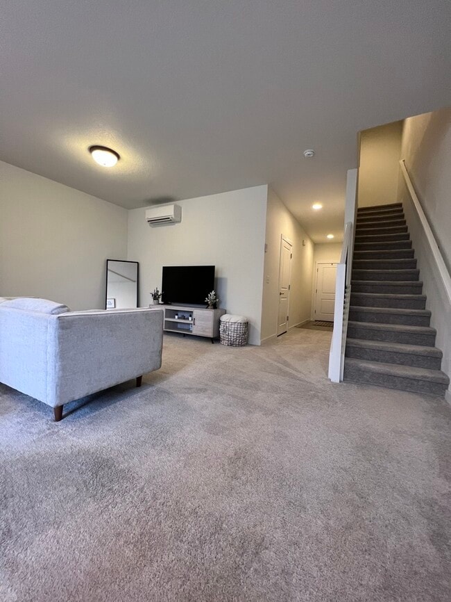 Building Photo - BEAUTIFUL THREE BEDROOM TOWN HOME IN KALAMA