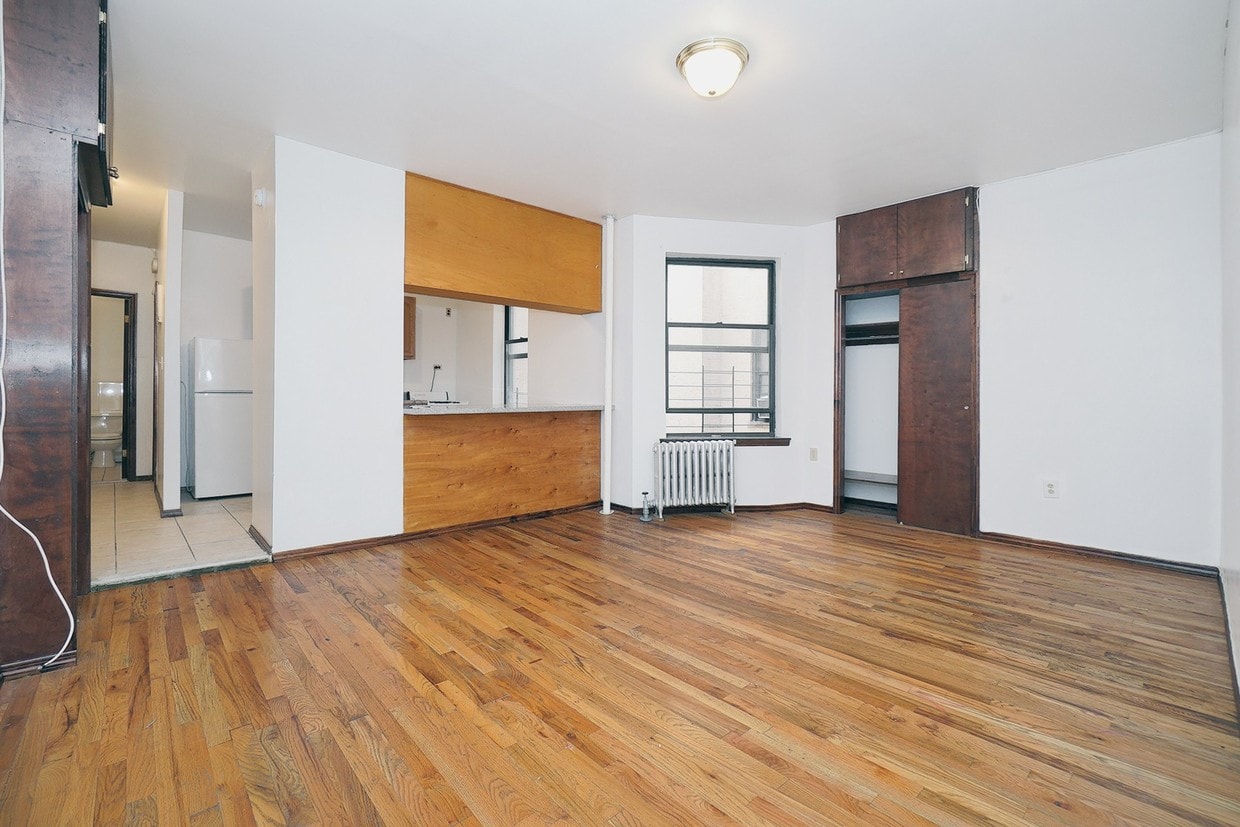 Primary Photo - 517 W 212th St