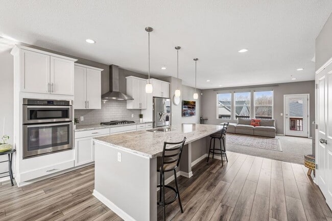 Building Photo - Spacious 3bed 3bath Townhome in Chaska!