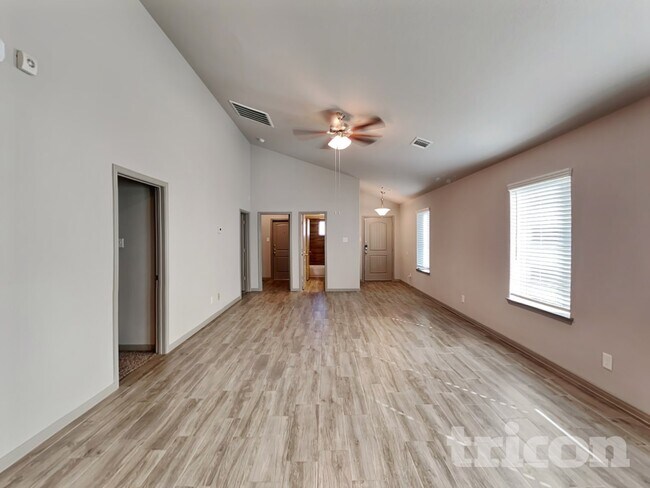 Building Photo - 9845 Gln Brk Ln