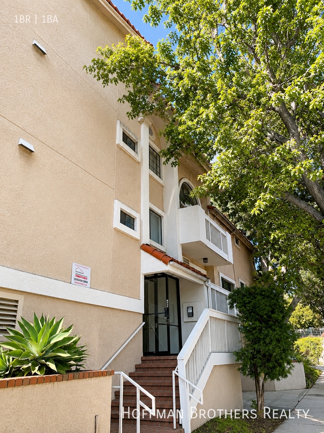 Building Photo - 9801 Tabor St