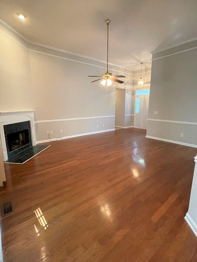 Foto del edificio - 127 Meadow Creek Dr
