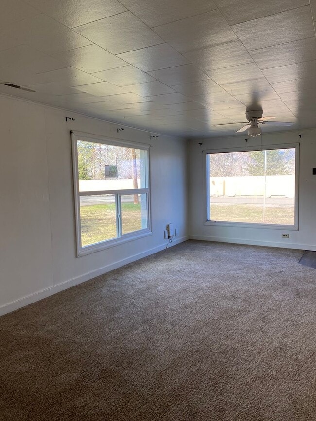 Building Photo - 1008 Lake Ave