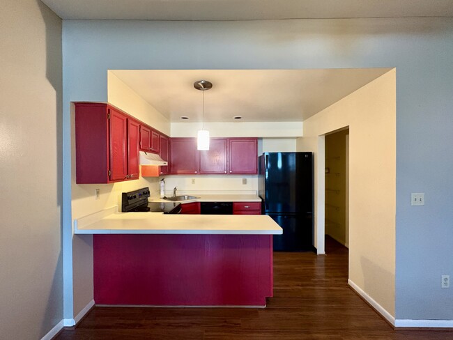 Building Photo - 409 La Grange Ave