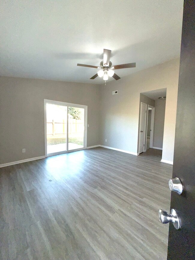 Building Photo - 620 Scott St