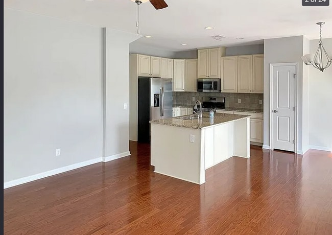 Foto del edificio - 8 Irvington Dr