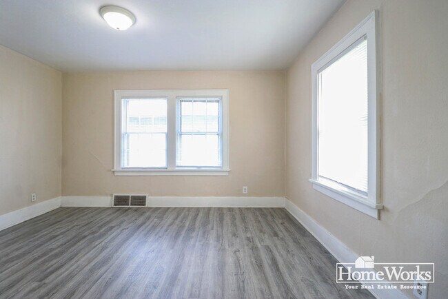 Building Photo - 1711 N Adams St