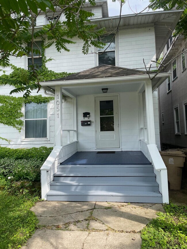 Foto del edificio - 1051 E Johnson St