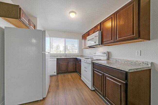 Foto del edificio - RECENTLY UPGRADED CONDO IN CHNATOWN