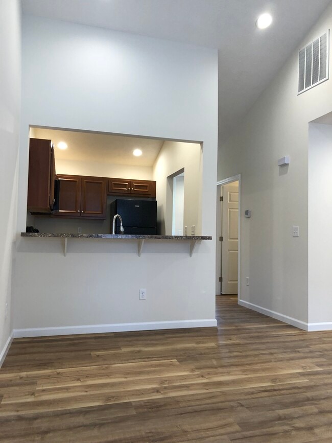 Building Photo - 1247 Sparta Dr