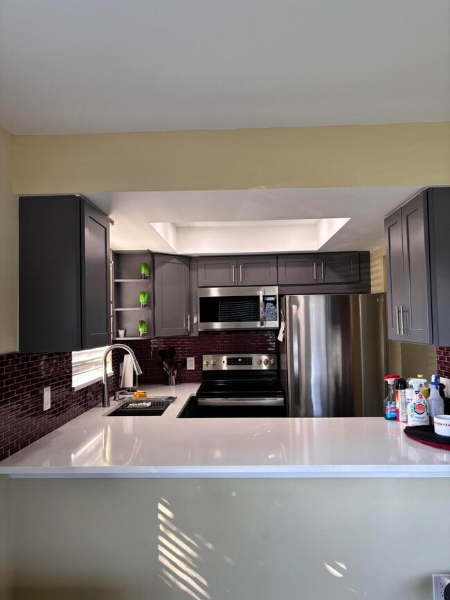 Building Photo - 197 Sussex K