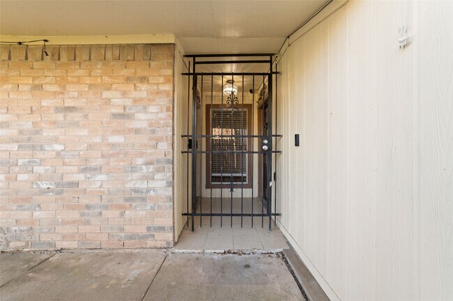 Building Photo - 4222 Amir St