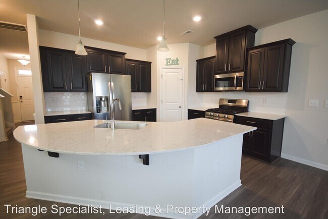 Foto del edificio - 3 br, 2.5 bath House - 6042 Beale Loop