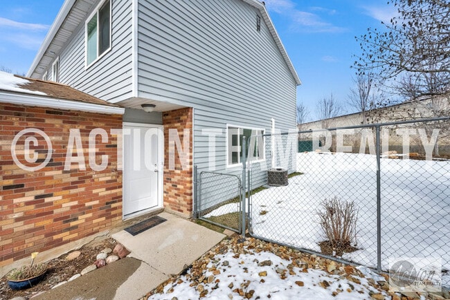 Remodeled Townhome in Cottonwood Heights! - Remodeled Townhome in Cottonwood Heights!