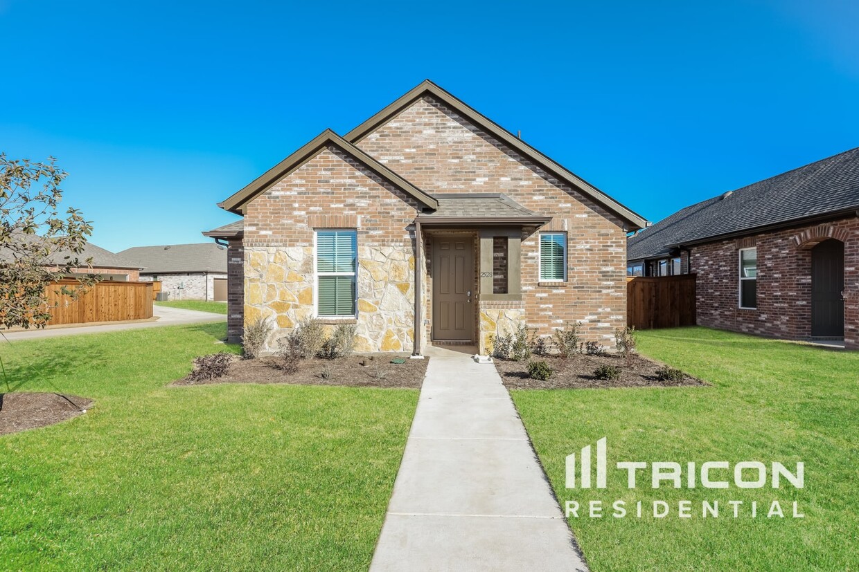 Primary Photo - 2528 Waddill Rivers Wy