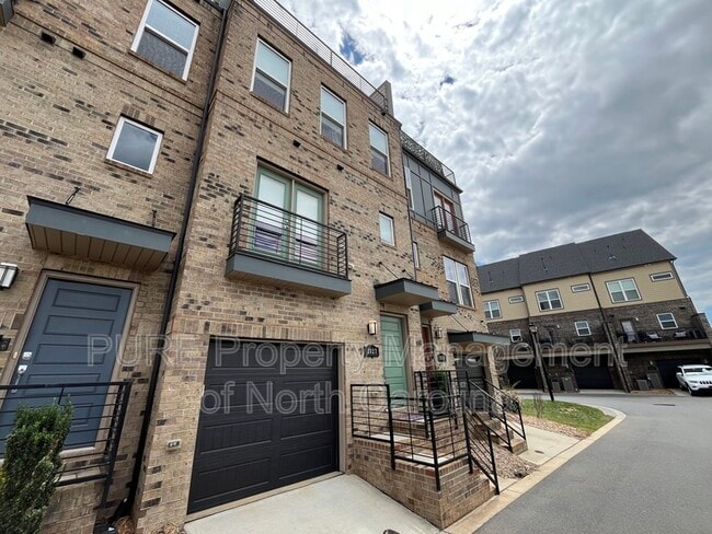 Building Photo - 2827 Grand Union Way