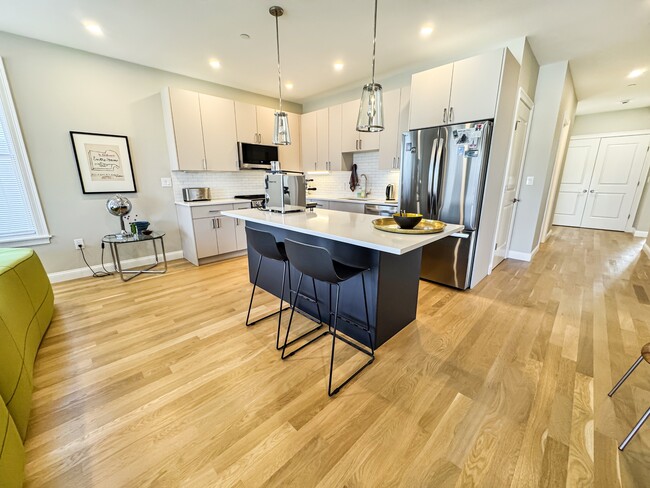 Building Photo - 40 Waverly St