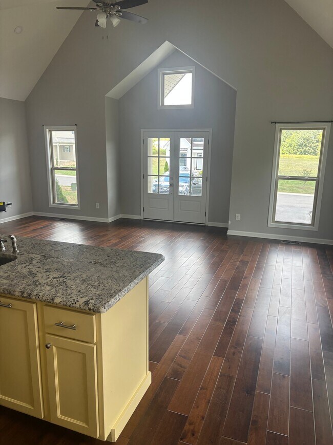 Building Photo - 206 Cherokee Dr