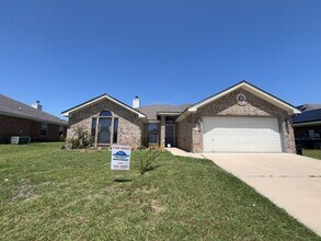 Building Photo - 2509 Lavender Ln