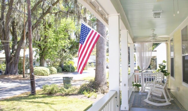 Building Photo - 3213 Bannon Dr