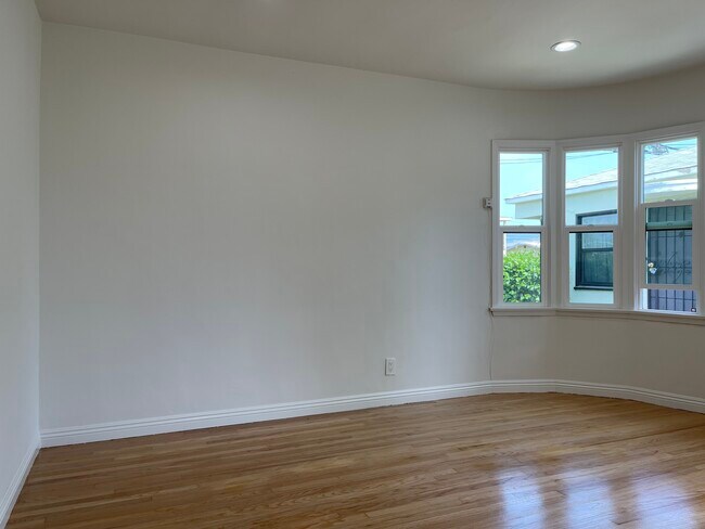 Foto del edificio - 2242 S Burnside Ave