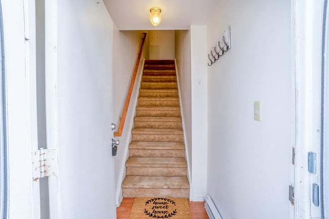 Building Photo - 194 Cherry St