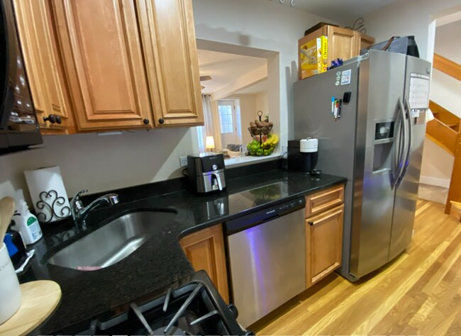 Foto del edificio - 470 E 3rd St