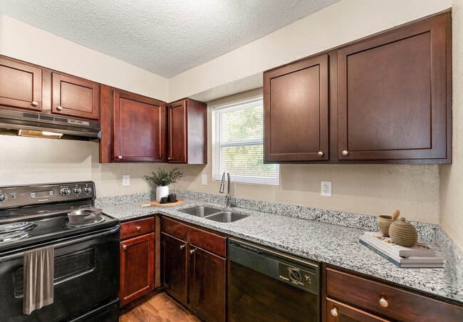 Building Photo - Avondale Reserve Apartment Homes