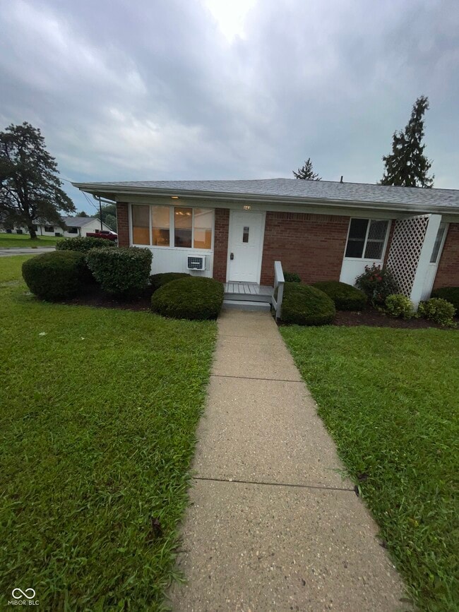 Building Photo - 943 W McKay Rd