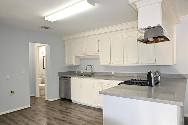 Building Photo - 3502 Mainer St