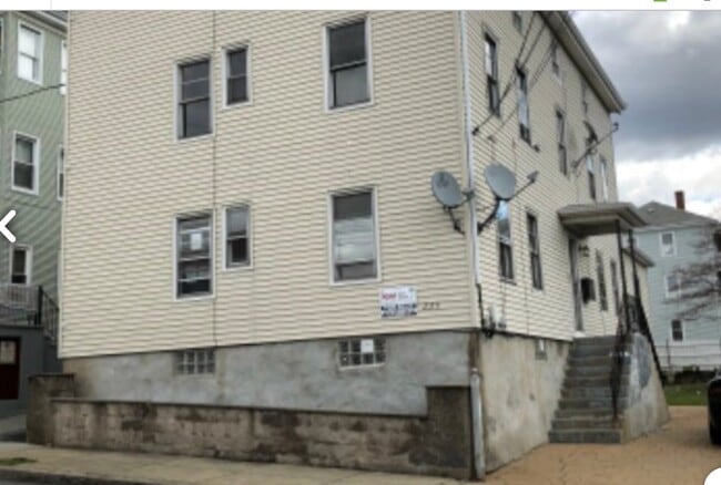 Building Photo - 235 Tremont St