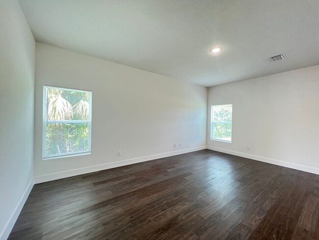 Building Photo - BRAND NEW 4 BD/2BA Home in Beautiful Palm ...