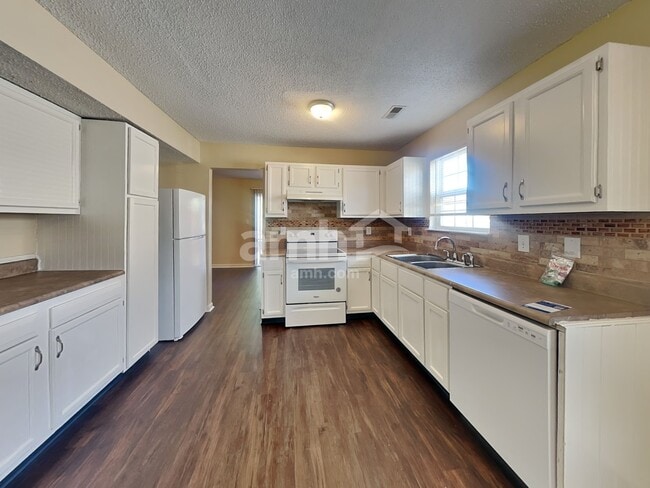 Building Photo - 1494 Blue Grass Pky