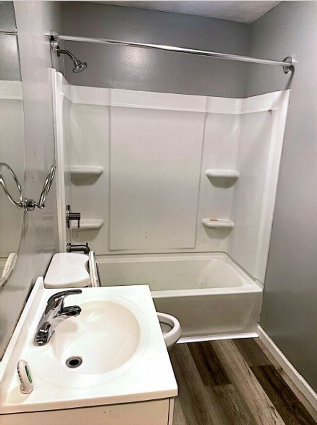 Foto del edificio - Great 2 bedroom with AC and detached garage!