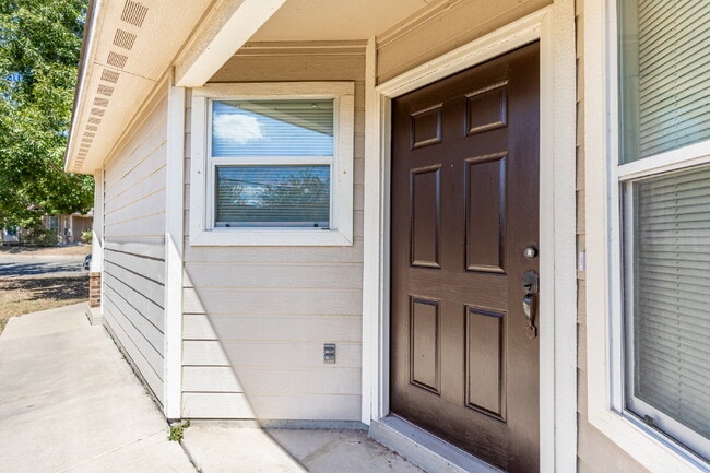 Building Photo - 9802 Vandenberg Way