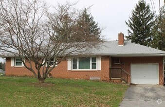 Building Photo - 30 Woodland Dr