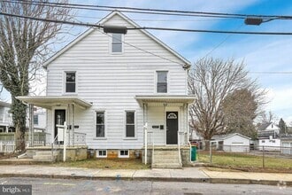 Building Photo - 613 Fairground Ave