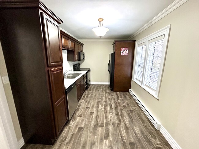 Building Photo - 96 Springdale St