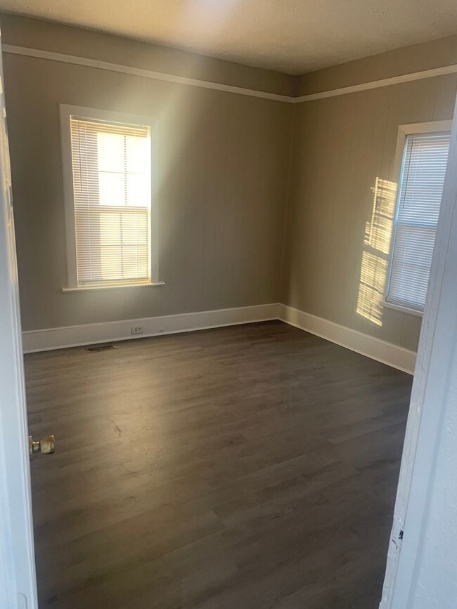 Building Photo - 3 br 1 bath house for rent