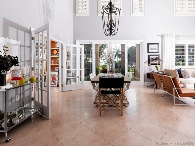 Foto del edificio - 13658 Deering Bay Dr