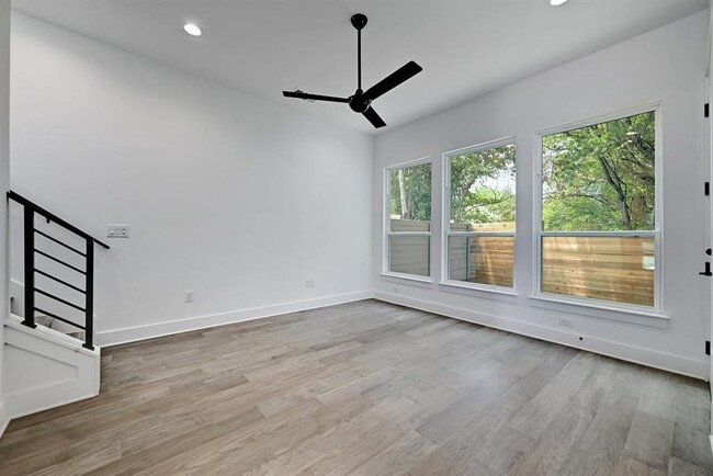 Building Photo - 2308 Maxwell Ln