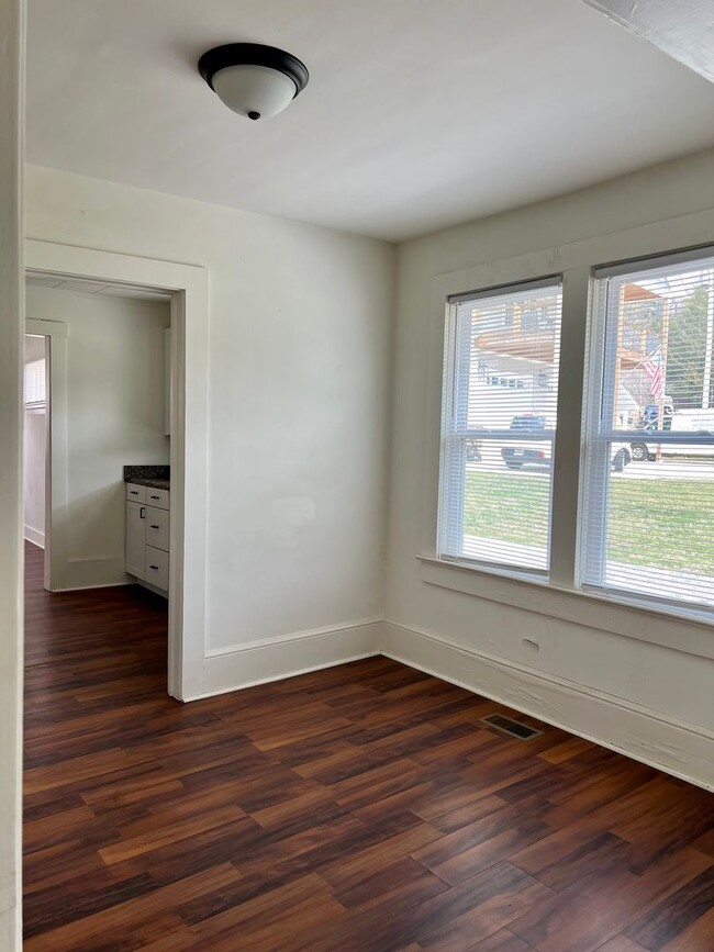 Building Photo - 2 Bed 1 Bath in Zirconia!!