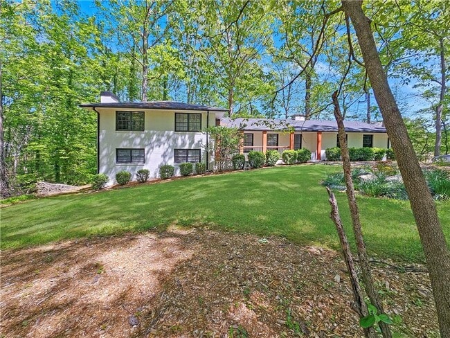 Building Photo - 6810 Temple Cir SE