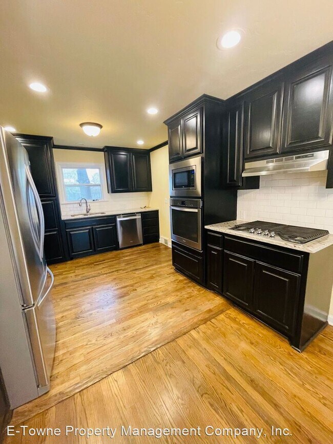 Building Photo - 3 br, 2.5 bath House - 1010 Ramona Dr