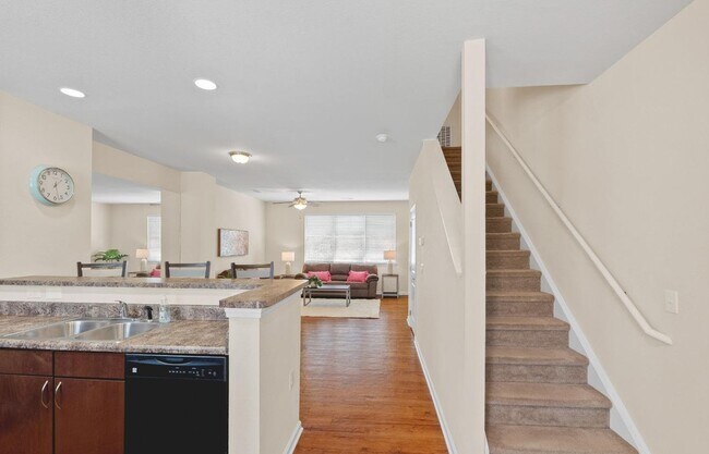 Building Photo - 4 Bedroom Townhome in Lynchburg