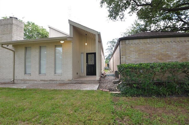 Building Photo - 28 Wellington Dr
