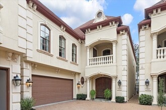 Building Photo - 256 S Post Oak Ln