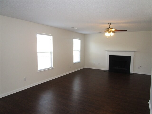 Foto del edificio - 4913 Bryant Dr